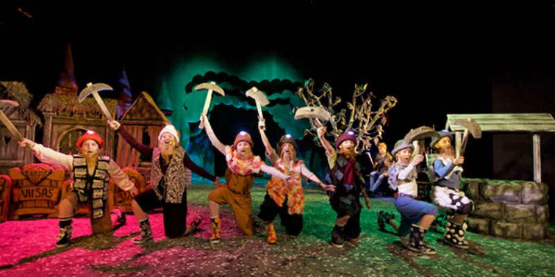 7 pientä kääpiöä